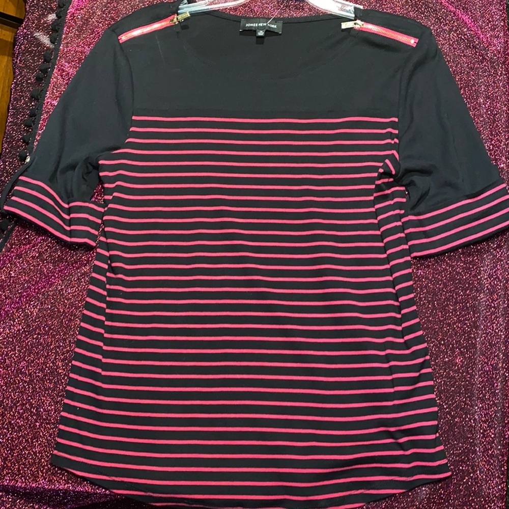 New JONES NEW YORK XL Black short sleeve top with pink stripes